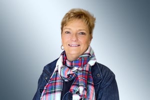 head shot HH#90785591_Deb_Dodgers 1600 x 1067